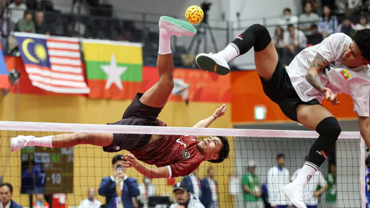 Aksi pemain sepak takraw putra Indonesia saat berlaga di Asian Games 2026. (net)