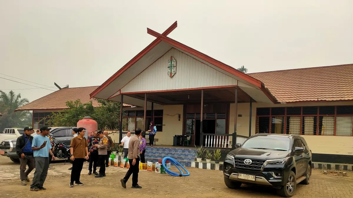 Bangunan kantor Kecamatan Mentaya Hulu, Sabtu (3/10). (YUNI/RADAR SAMPIT)