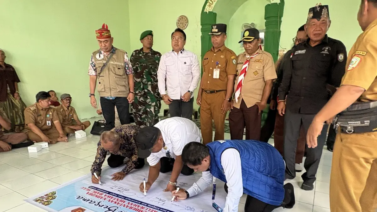BNNK Kotim bersama lintas sektor menggelar sosialisasi dan penandatanganan komitmen bersama pemberantasan narkoba di kawasan belakang eks Gedung Bioskop Golden, Kelurahan Mentawa Baru Hulu, Kecamatan Mentawa Baru Ketapang, bulan Januari lalu. (dok.radarsampit)