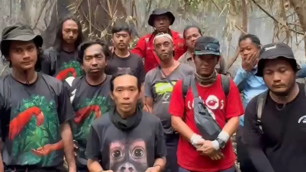 Relawan gabungan dari Yayasan Orangutan Hijau Kalimantan (YOHK) dan Himpunan Pramuwisata Indonesia (HPI) Kotawaringin Barat (Kobar) menarik seluruh personelnya dari lokasi pemadaman kebakaran hutan dan lahan (karhutla) di kawasan Taman Nasional Tanjung Puting (TNTP). &nbsp;&nbsp;(ist)