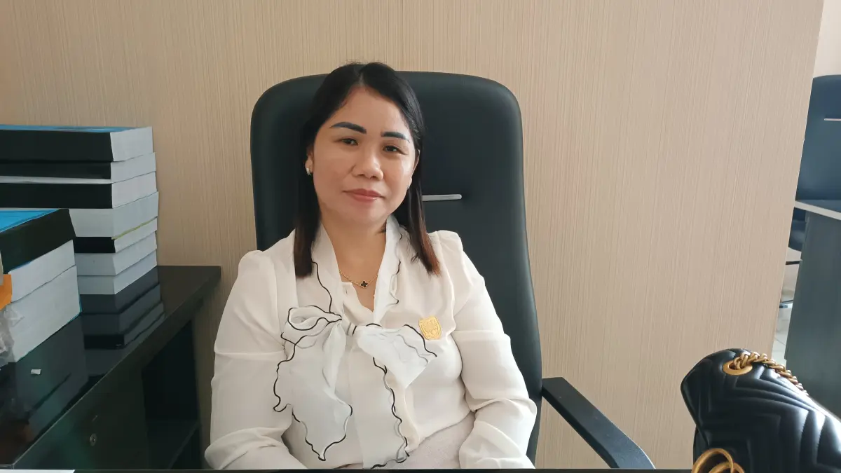 Anggota DPRD Kabupaten Gunung Mas Karollina
