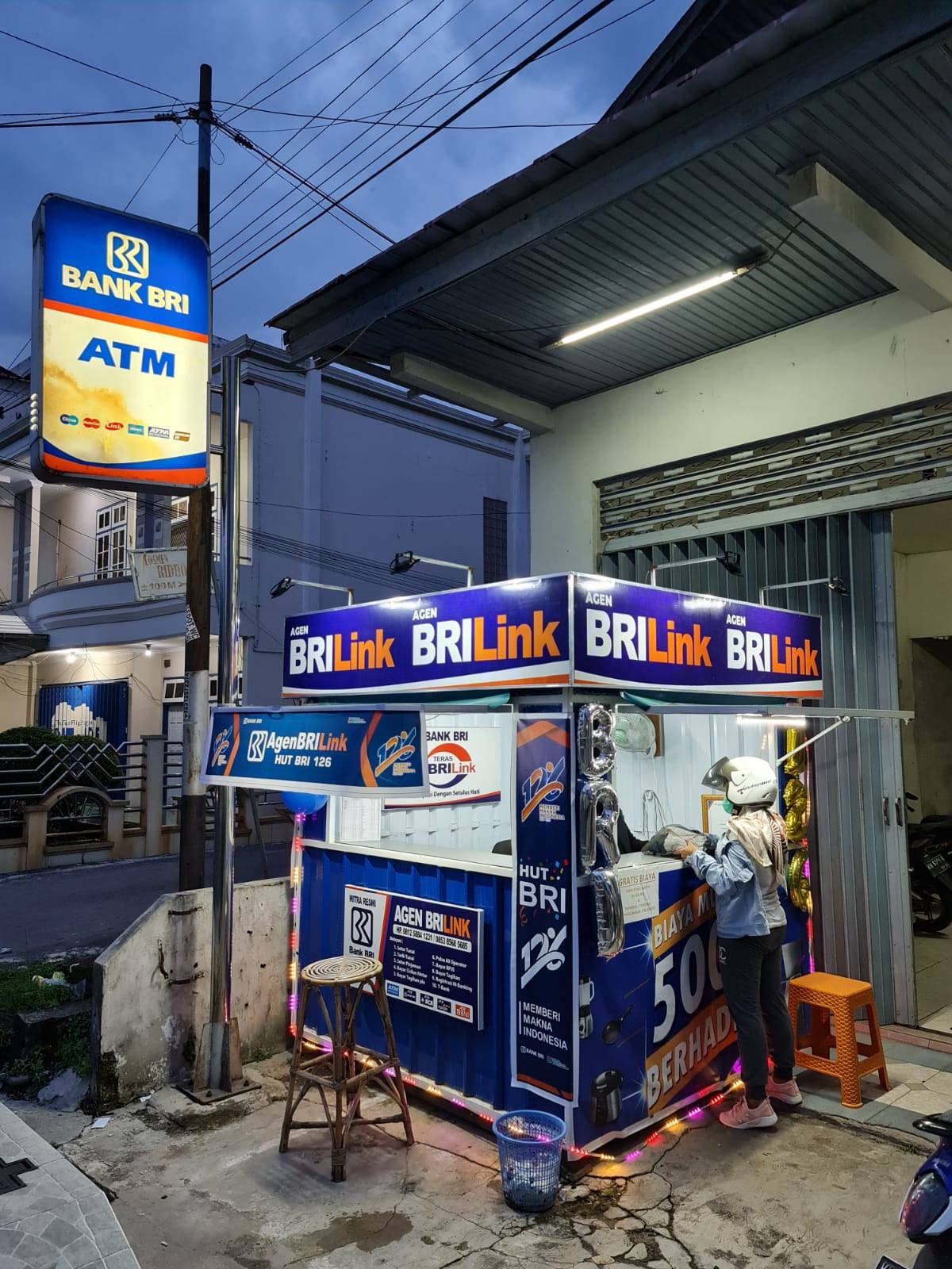 Jika dahulu pelanggan perlu mengantre di loket pembayaran PDAM, saat ini bisa melakukan pembayaran dengan mudah di agen BRI Link.