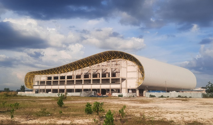 FASILITAS OLAHRAGA: Gedung Olahraga di kawasan Sport Center Pangkalan Bun akan dinamai dengan GOR Pangeran Ratu Alamsyah. (RINDUWAN/RADAR PANGKALAN BUN)