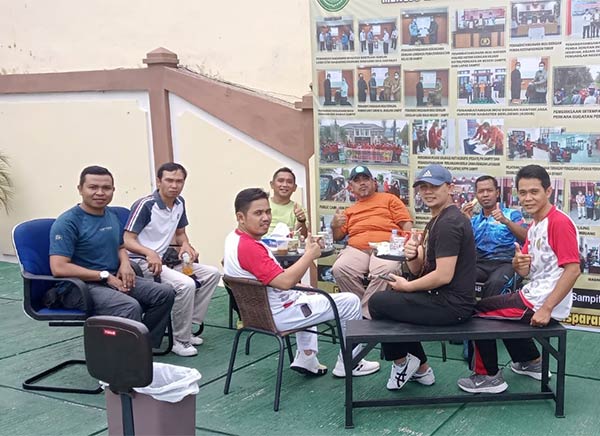 PERERAT SILATURAHMI: Pengadilan Negeri Sampit menjaga sinirgisitas dengan mitra kerja dengan melaksanakan kegiatan, Jumat (27/5). (RADO/RADAR SAMPIT)