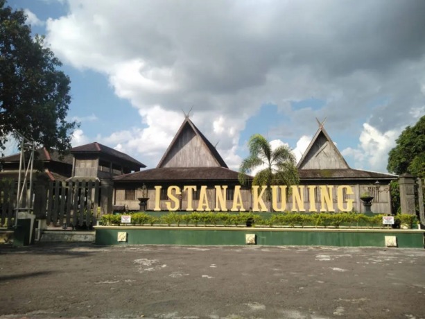 SEJARAH PANGKALAN BUN: Istana Kuning di Kota Pangkalan Bun, Kabupaten Kotawaringin Barat belum lama ini. (istimewa)
