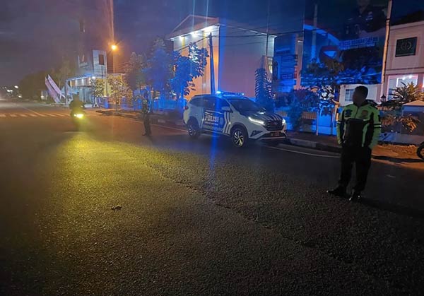 PATROLI: Anggota Satlantas Polres Kapuas saat melakukan patroli di Jalan Ahmad Yani. (SATLANTAS POLRES KAPUAS)