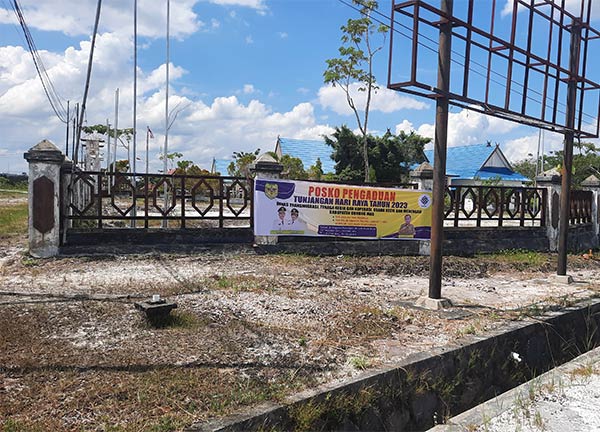 POSKO: Dinas Transmigrasi, Tenaga Kerja, Koperasi, dan UKM Kabupaten Gunung Mas membuka posko pengaduan THR  di Jalan Pangeran Diponegoro III Nomor 01 Kuala Kurun, Rabu (12/4).