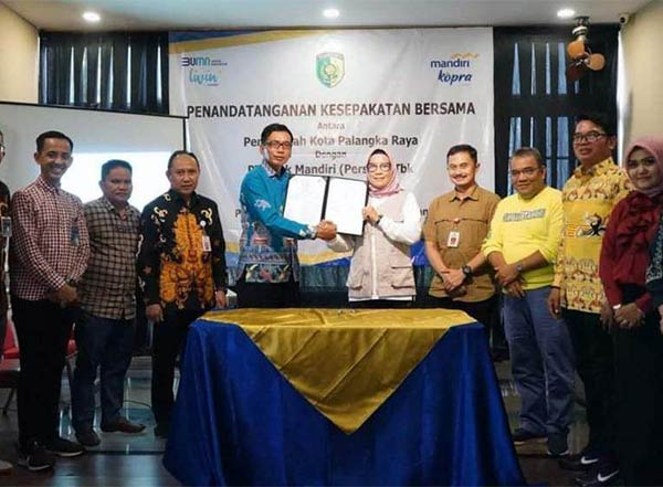 KERJA SAMA: Wali Kota Palangka Raya diwakili Sekda Kota Hera Nugrahayu dalam acara penandatanganan kesekapatan Pemkot dengan salah satu Bank BUMN cabang setempat. (ISTIMEWA/HUMAS PROTOKOL)