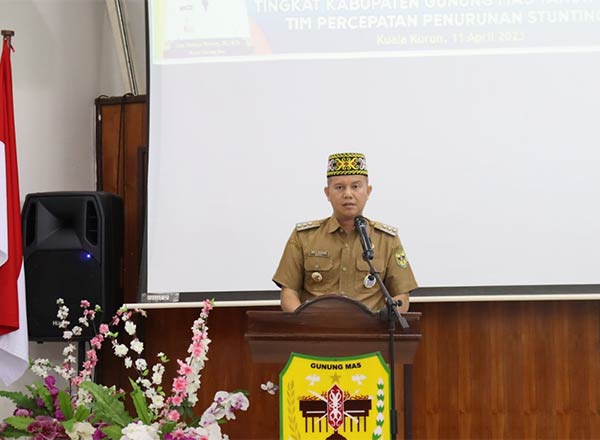 BERIKAN ARAHAN: Bupati Gumas Jaya Samaya Monong ketika memberikan arahan pada suatu kegiatan, belum lama ini. (DISKOMINFO SANTIK FOR RADAR SAMPIT)