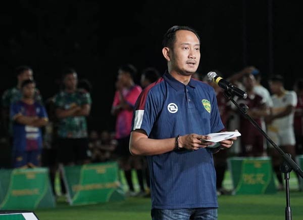 SEMANGAT: Wali Kota Palangkaya Fairid Naparin ketika membuka salah satu kegiatan turnamen olah raga, belum lama tadi. (ISTIMEWA/ HUMAS PROTOKOL)