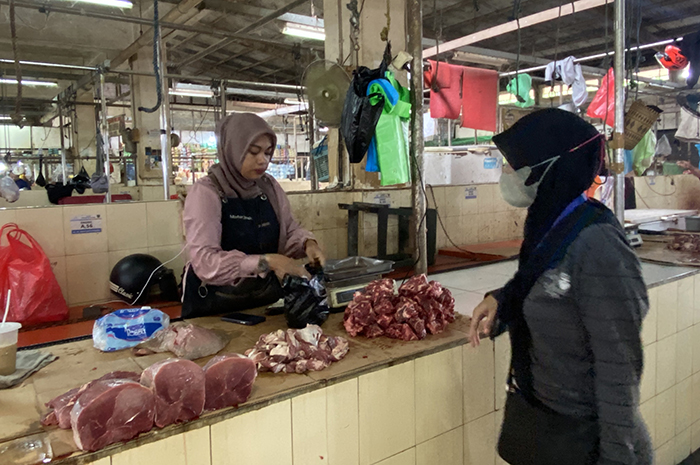 HARGA DAGING: Jelang Ramadan permintaan masyarakat akan daging sapi mulai meningkat.