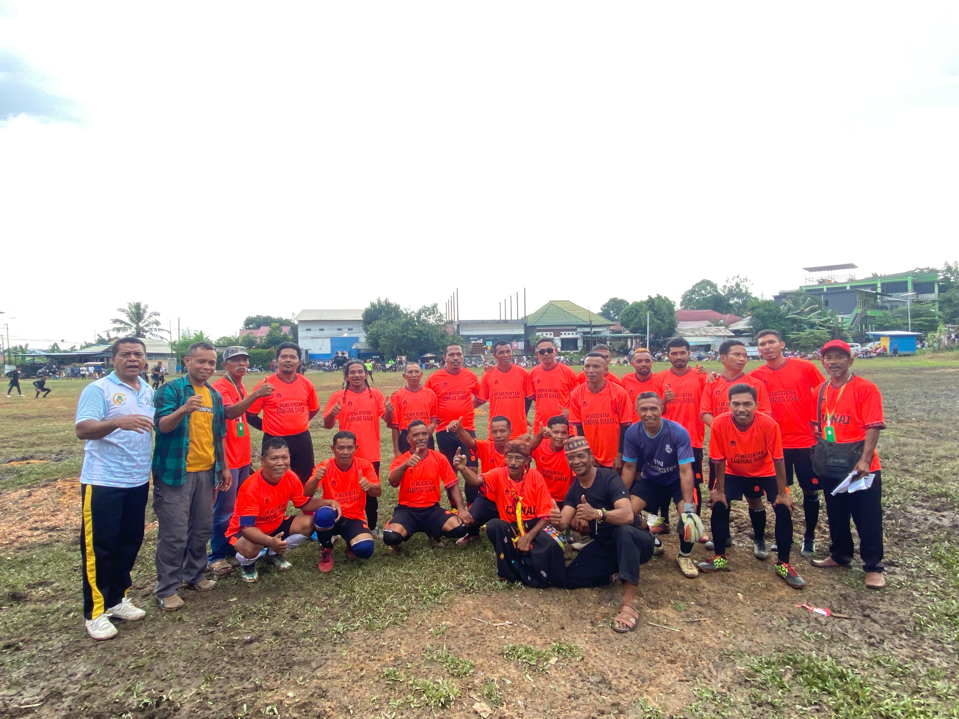 Old Star FC para pemain sepak bola yang tak muda lagi namun masih punya semangat berkompetisi di ajangTurnamen Sepak Bola Manggarai Cup, Minggu (10/3).