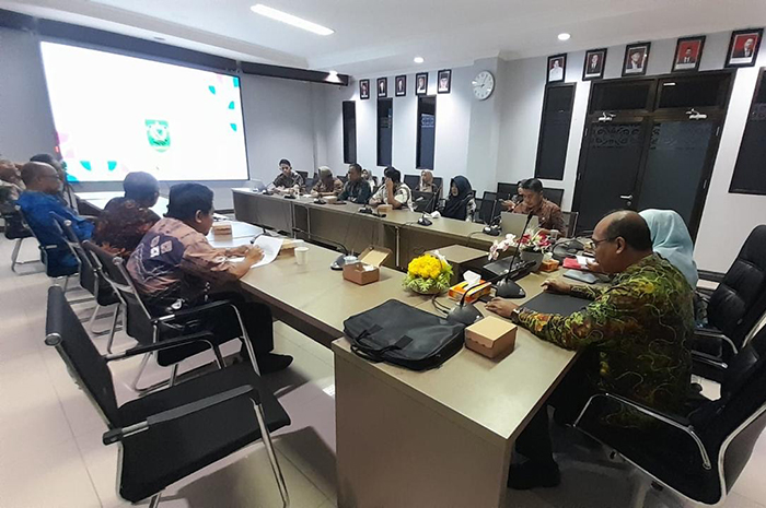 SATU DATA: Rapat pengentasan kemiskinan di Kabupaten Berau di ruang pertemuan Bapelitbang Berau, Rabu (13/3) lalu.