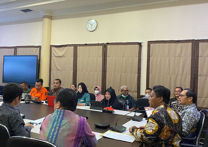 RAPAT: Jajaran Pemkab Berau bersama Dinkes Kaltim melakukan rapat untuk penanganan kasus KLB Difteri di Bumi Batiwakkal.