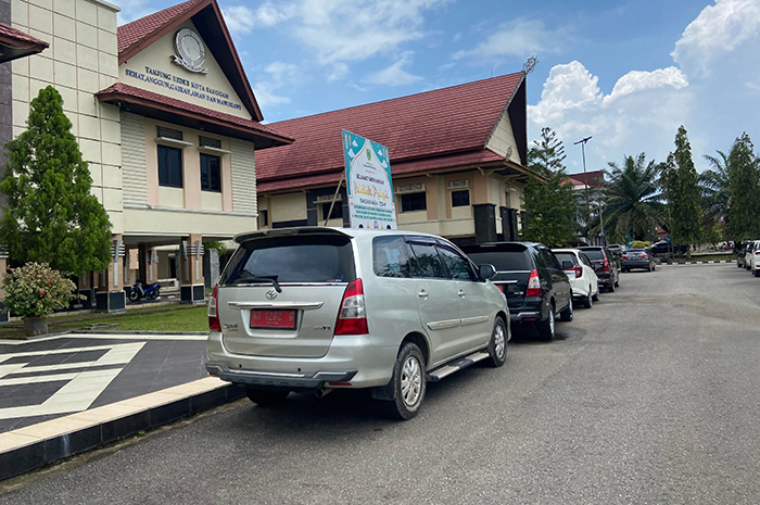 MOBIL DINAS: Beberapa waktu lalu, Bupati Berau Sri Juniarsih telah memberikan imbauan agar seluruh ASN tak menggunakan kendaraan dinas untuk keperluan pribadi dan dipakai untuk