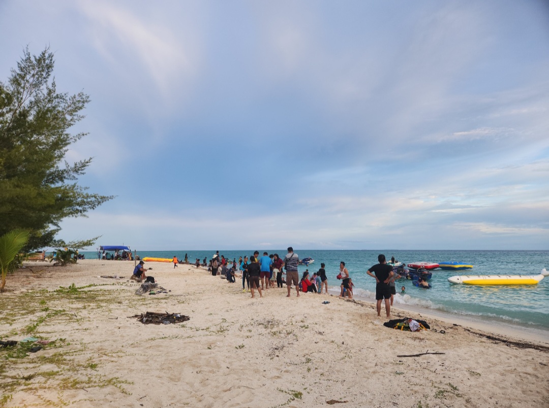 Para wisatawan mengeluhkan adanya penarikan tarif sebesar Rp 30 ribu.