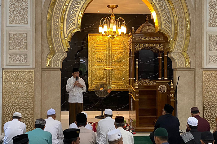 SALAM SEJUK DI BULAN SYAWAL: Sesaat sebelum memasuki waktu Salat Idulfitri, Makmur HAPK berkesempatan menyampaikan sepatah kata menyambut bulan kemenangan dan memaknainya yang hakiki.