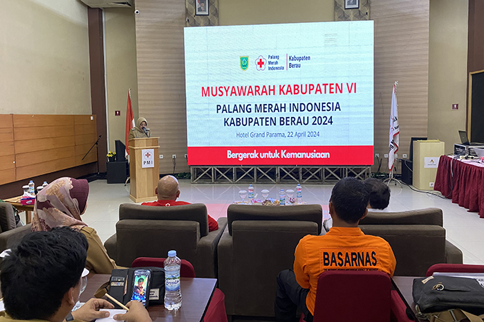 MUSYAWARAH: Muskab IV PMI Berau buka secara resmi oleh Bupati Berau, Sri Juniarsih, di Hotel Grand Parama, Senin (22/4).