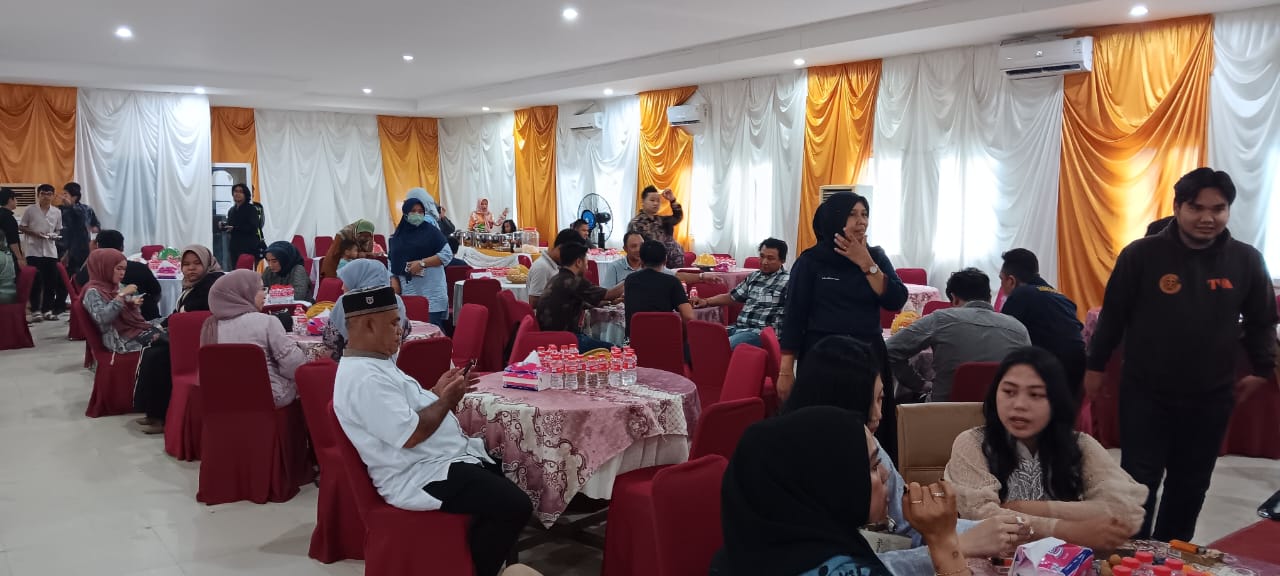DIPADATI PENDUKUNG: Hajatan Akbar yang digelar Abidinsyah, dalam rangka merayakan dan syukuran kemenangan Prabowo-Gibran sebagai Presiden dan Wakil Presiden terpilih dipadati masyarakat.