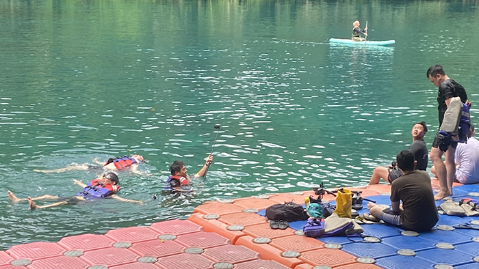 SILAKAN DATANG: Wisata Danau Dua Rasa Labuan Cermin diklaim sudah aman untuk dikunjungi wisatawan, usai ramainya berita kemunculan hewan buas beberapa waktu lalu.