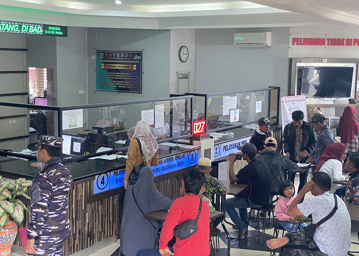 REALISASI PAJAK DAN RETRIBUSI: Pada triwulan I tahun 2024 realisasi pajak daerah sebesar Rp 18,4 miliar, sedangkan realisasi retribusi Rp 24,1 miliar.
