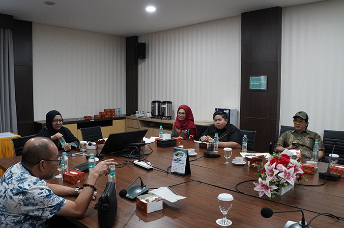 KUNJUNGAN KERJA: Komisi IV DPRD Kaltim saat melakukan Kunjungan Kerja ke Kantor Badan Penghubung Pemerintah Provinsi Kalimantan Timur yang ada di Jakarta, Kamis (4/7) lalu.