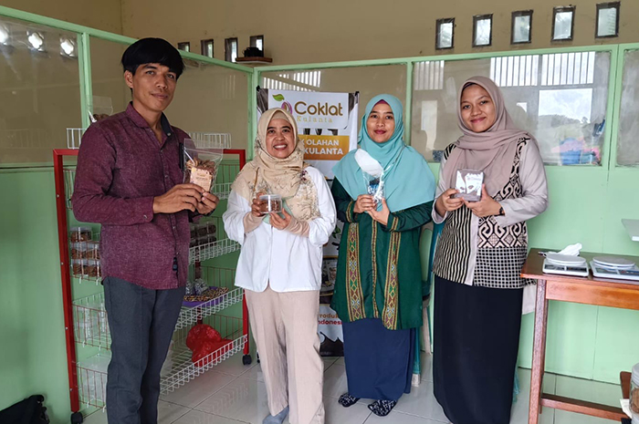 KEMBANGKAN KAKAO: Bupati Berau Sri Juniarsih Mas mendorong petani untuk terus semangat mengembangkan kakao.