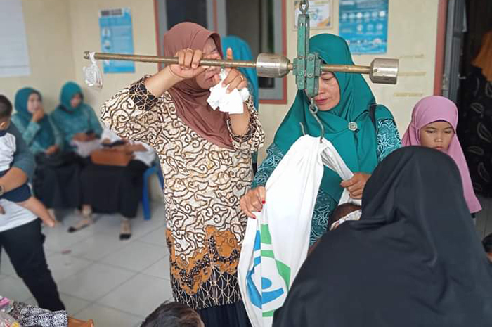 UPAYA: Gelaran posyandu serentak di Kecamatan Teluk Bayur merupakan salah satu upaya menekan stunting.