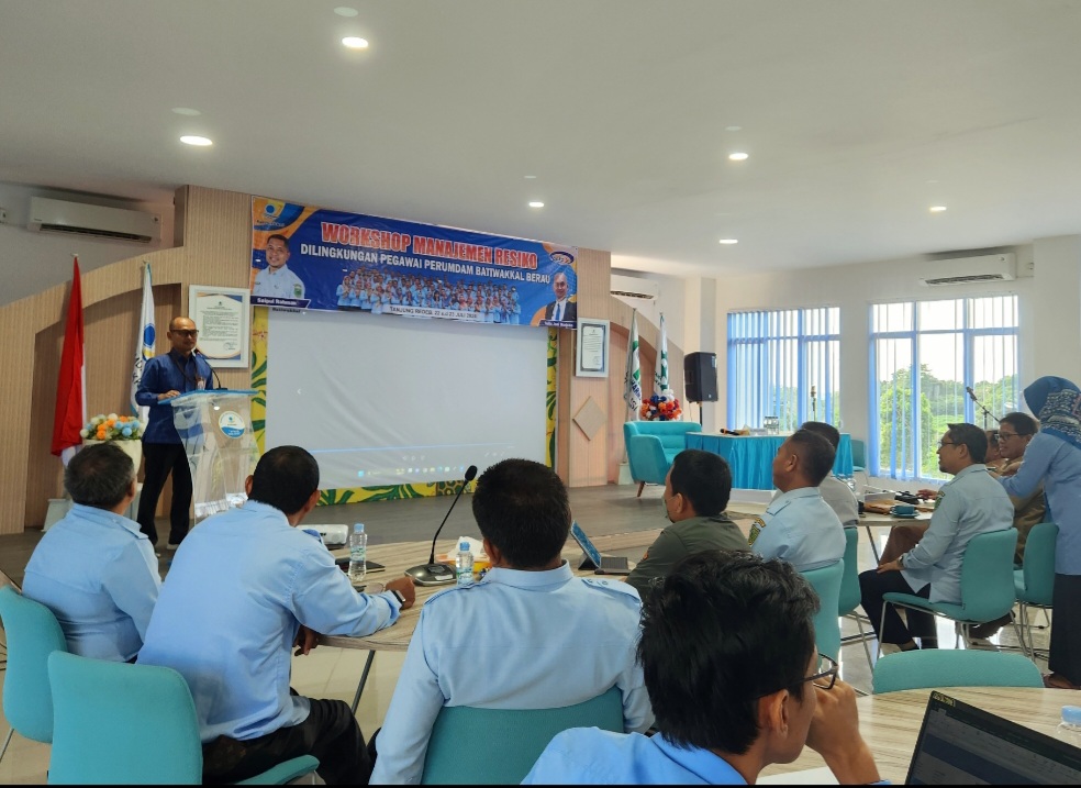 IDENTIFIKASI RISIKO: Kepala BPKP Kaltim, Felix Koni Darjoko saat hadir langsung pada kegiatan workshop manajemen risiko yang digelar oleh Perumda Batiwakkal, Senin (22/7).
