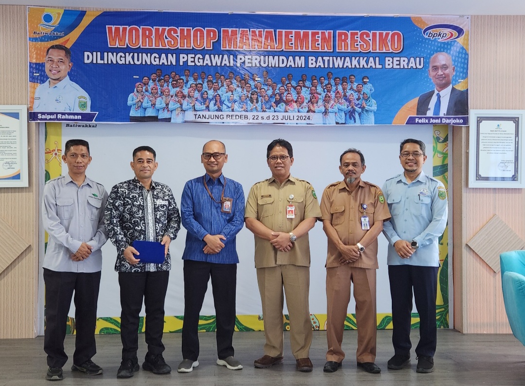 TINGKATKAN KUALITAS: Workshop manajemen risiko yang digelar Perumda Air Minum Batiwakkal di ruang pertemuan Perumda Batiwakkal, Senin (22/7).