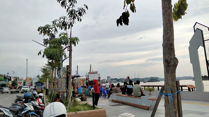 TANGGUNG JAWAB BERSAMA: Seluruh masyarakat diimbau menjaga kebersihan dan terlibat dalam pengelolaan sampah di tempat wisata.