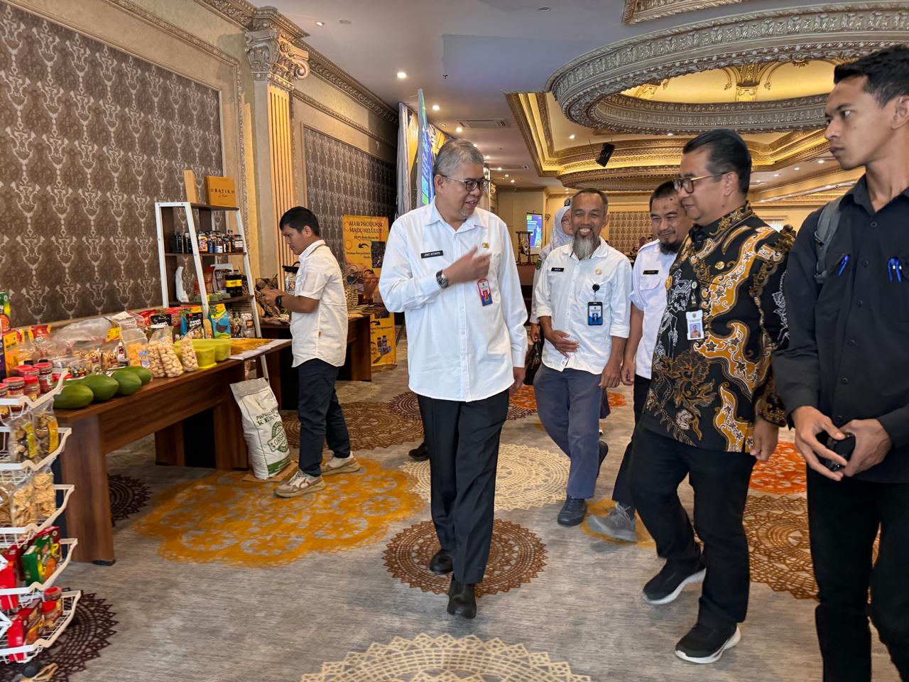 RAKOR KEHUTANAN: Pj Gubernur Kaltim Akmal Malik, bersama Kepala Dinas Kehutanan (Dishut) Kaltim, Joko Istanto didampingi jajarannya dalam Rakor Kehutanan 2024 di Kabupaten Berau, kemarin.