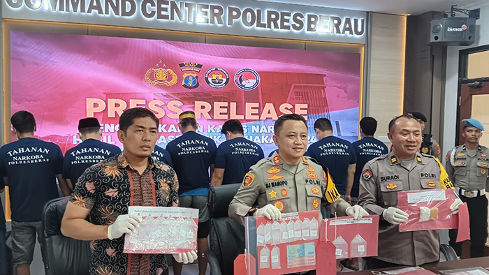 PERS RILIS: Kapolres Berau AKBP Steyven Jonly Manopo saat memimpin pers rilis, kemarin.