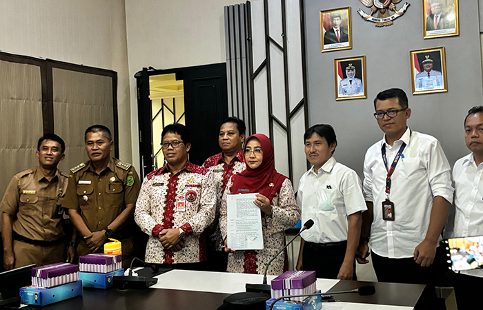 SEPAKAT: Bupati Berau Sri Juniarsih telah menandatangani Penetapan Tanggap Darurat pada ruas jalan Berau-Bulungan agar mendapat penanganan segera.