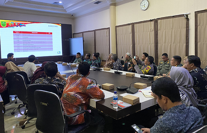 RAPAT LANJUTAN: Jajaran Pemkab Berau bersama EO Mata Sanggam saat melakukan rapat lanjutan persiapan Berau Expo tahun 2024, di Ruang Rapat Kakaban Setkab Berau, Kamis (15/8).