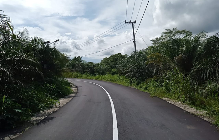 REALISASI APBN: Melalui Dana Alokasi Khusus (DAK) Fisik untuk Berau tahun ini, beberapa ruas jalan mulai diaspal. Satu di antaranya adalah Jalan Poros Kampung Semurut.