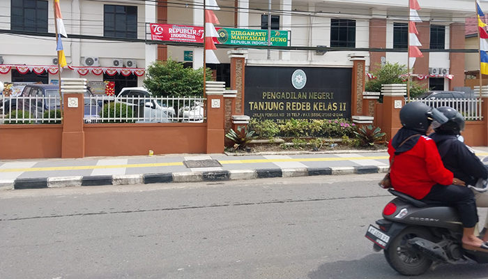 TERIMA HUKUMAN: Empat oknum hakim di Tanjung Redeb yang diduga terlibat masalah terkait sengketa lahan di Pulau Maratua mendapatkan hukuman dari Mahkamah Agung (MA).