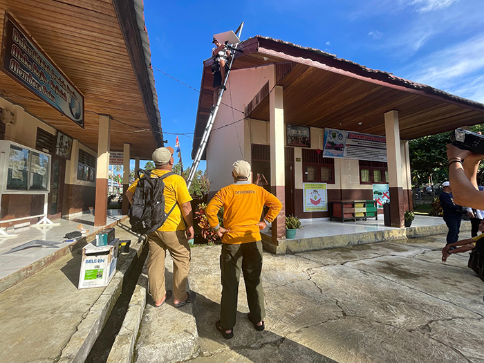 BAKAL DILANJUT: Pemasangan Starlink diharap bisa menyelesaikan permasalahan blankspot di Berau. Seperti yang baru-baru ini dipasang di Kampung Bohe Silian, Maratua.