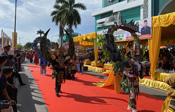 MERIAH: Pergelaran Pawai Budaya Berau Culture Festival berhasil menyita perhatian masyarakat.