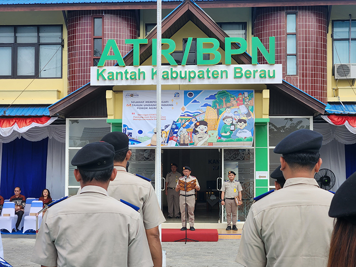 UPACARA PERINGATAN: Peringatan Hantaru ke-64 tahun 2024 yang dikenakan di kantor ATR/BPN Berau, Selasa (24/9).