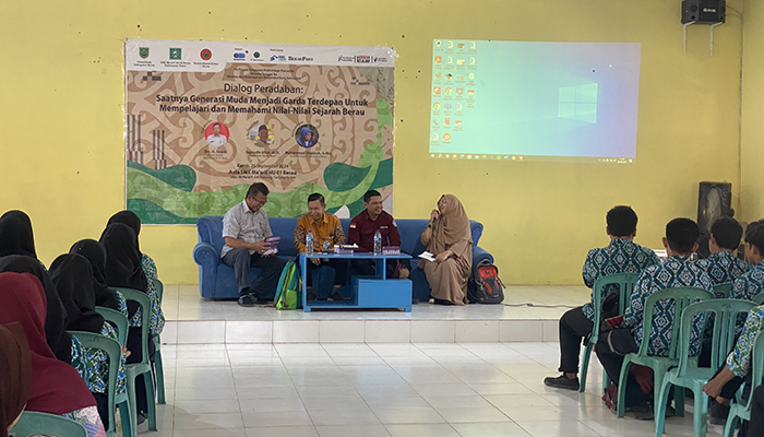 DIALOG PERADABAN: SMK Ma&rsquo;arif NU 01 Berau mengundang guru tamu untuk menambah wawasan bagi para pelajar dalam memahami nilai-nilai sejarah Berau.