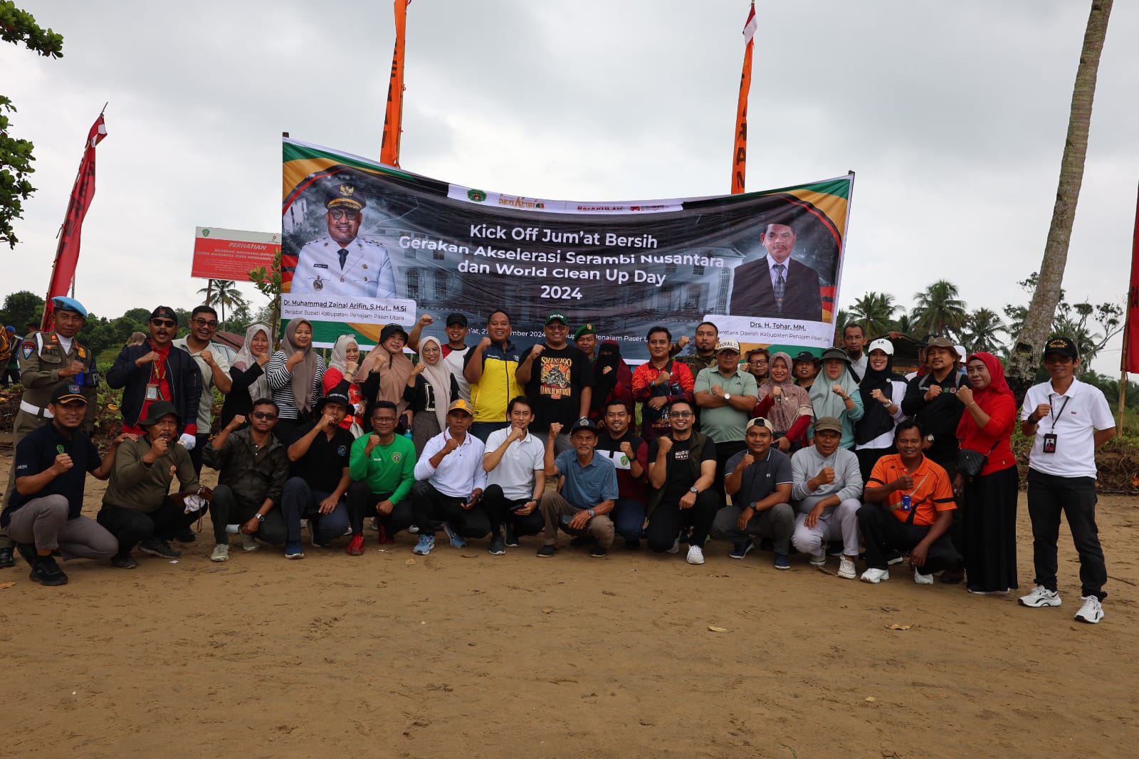 Pjs Bupati Zainal Arifin turut mencanangkan penanaman pohon di areal median jalan Coastal Road Penajam, dalam rangka beautifikasi, oleh seluruh OPD dan perusahaan swasta yang ada di Kabupaten PPU.