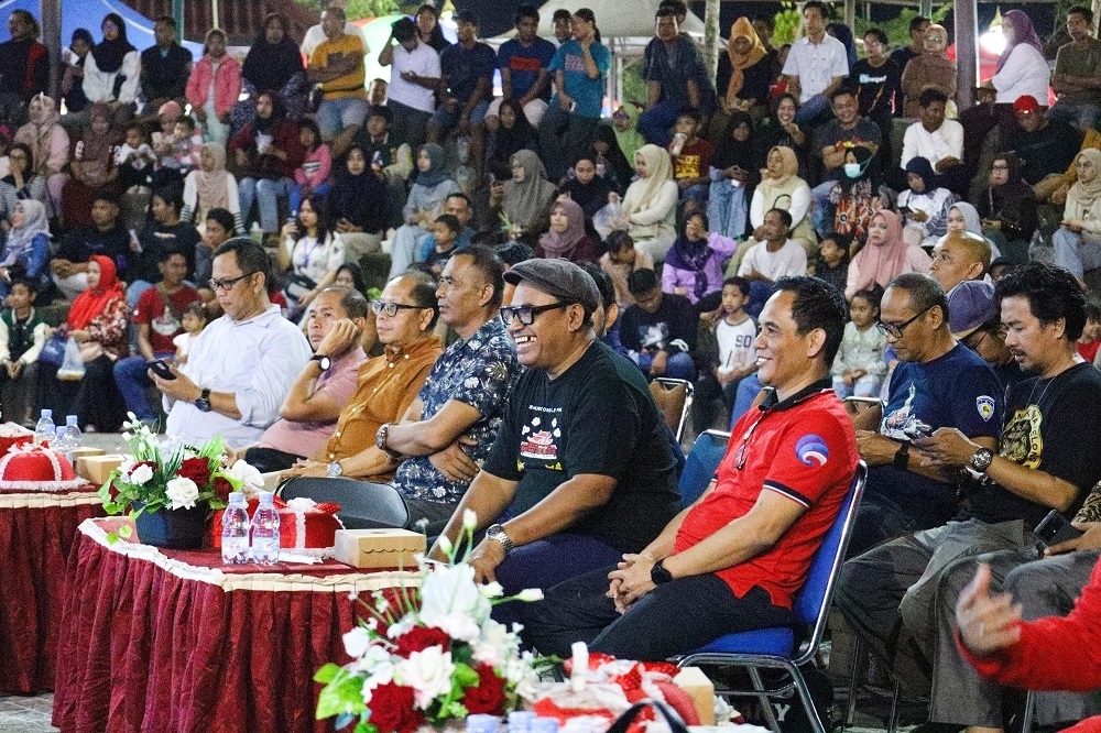 Pj Bupati PPU, Muhammad Zainal Arifin dan Kepala Diskominfo PPU, Khairudin, saat menghadiri pentas senin dan gebyar UMKM, Sabtu (9/11) lalu.