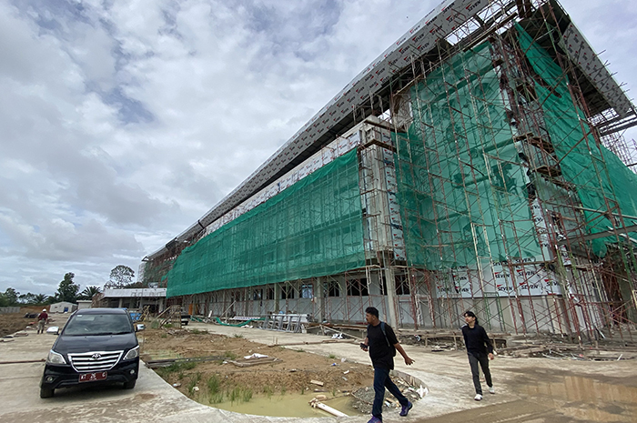 TUNGGU MATERIAL: Pelaksanaan uji kelayakan pada bangunan rumah sakit baru masih menunggu beberapa material pembangunan yang masih dalam perjalanan.