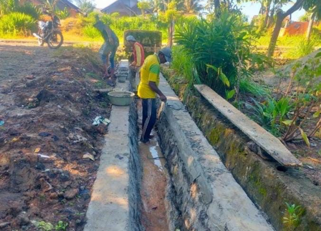 DIBANGUN DRAINASE: Kebutuhan drainase di Kampung Dumaring dinilai penting untuk membuat aliran pembuangan yang efektif.  (DPUPR BERAU UNTUK BERAU POST)