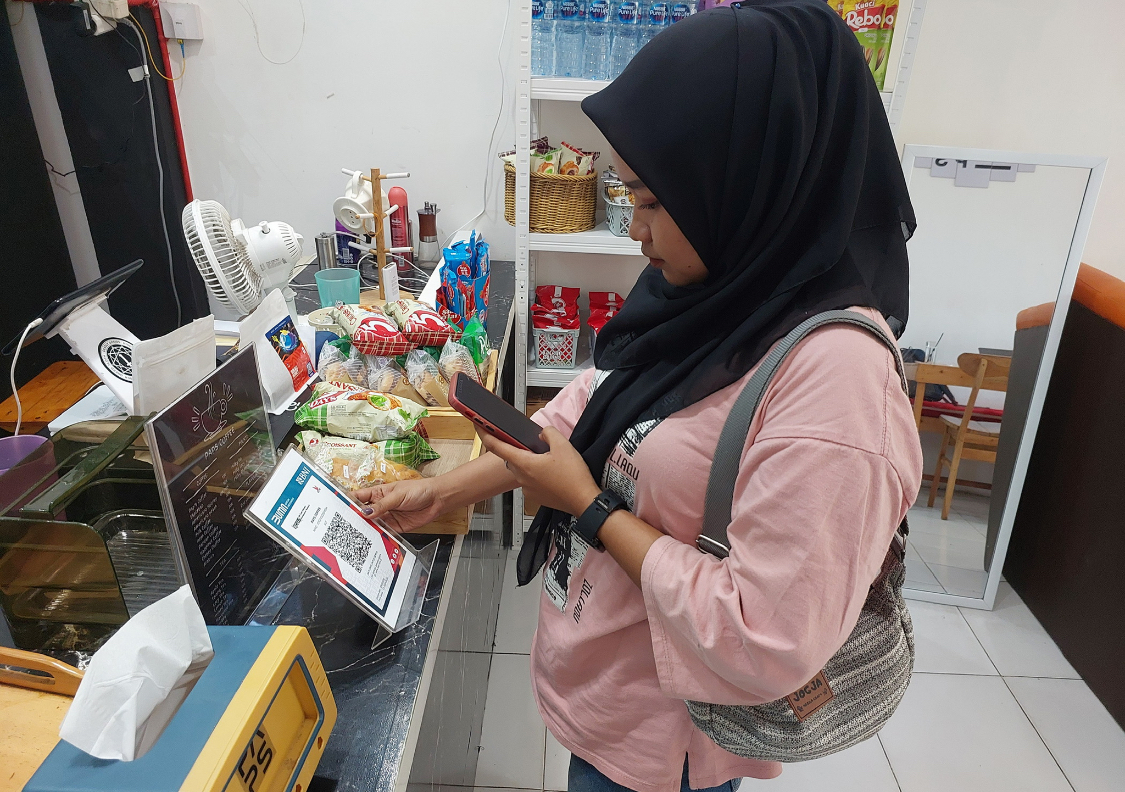 PEMBAYARAN NON TUNAI: Jumlah pengguna QRIS di Kaltara semakin meningkat karena dinilai memudahkan masyarakat. (SEPTIANS ASMADI/HRK)