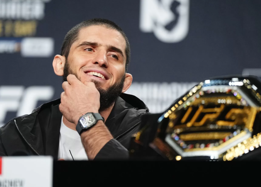 Juara Kelas Ringan UFC, Islam Makhachev, mengaku bersedia melepaskan status juaranya. (Foto: X.com/MAKHACHEVMMA)