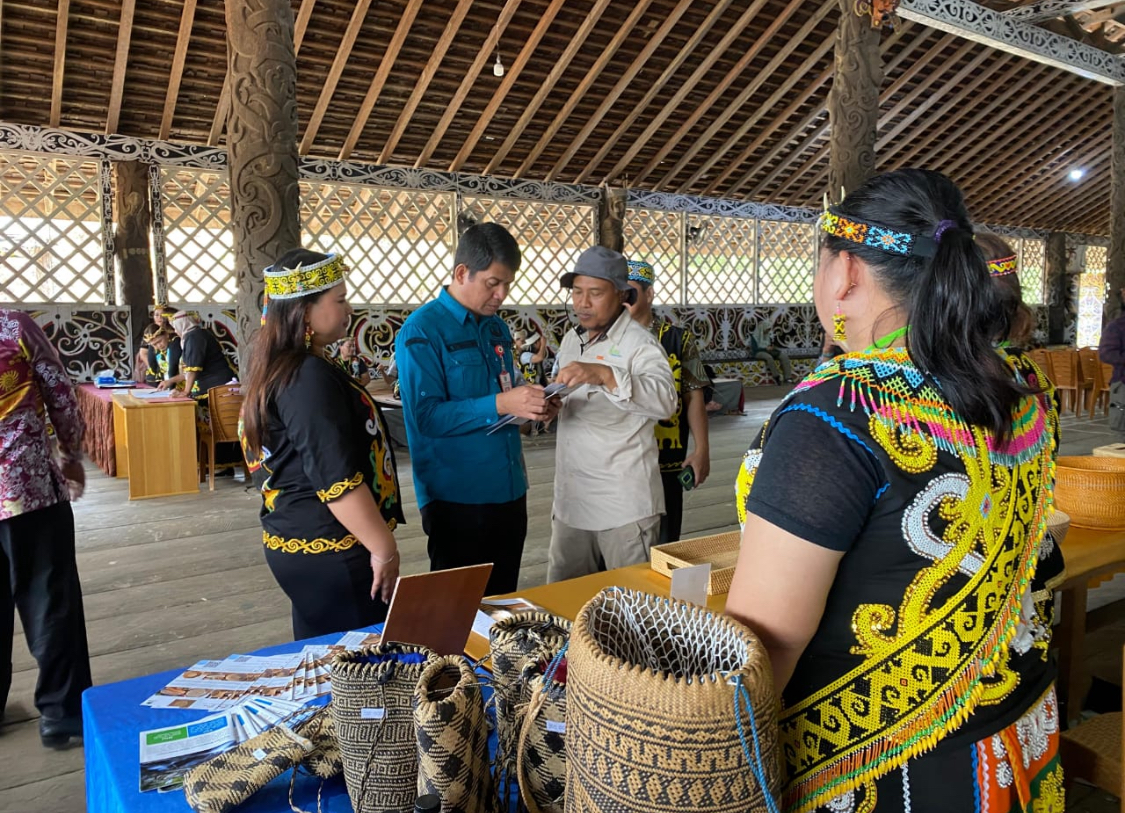 PELUNCURAN: Kampung Long Sului resmi meluncurkan Ekowisata Kampung Rotan Long Sului karena memiliki potensi rotan yang luar biasa dan kegiatan mengayam menjadi warisan leluhur mereka. (IZZA/BP)