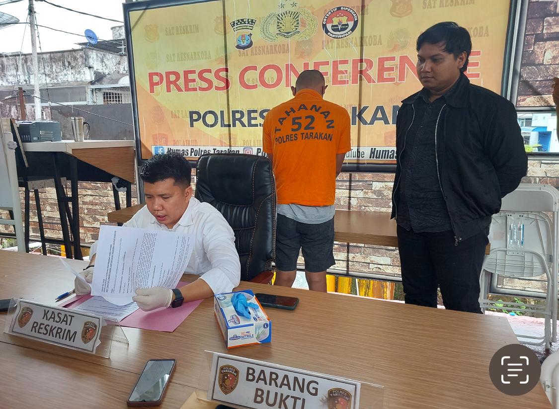 VIDEO SYUR: Aksi tak terpuji tersangka SB dengan nekat menyebarkan video pornografi, berhasil diungkap Satreskrim Polres Tarakan, Selasa (21/1). (SEPTIAN ASMADI/HRK)