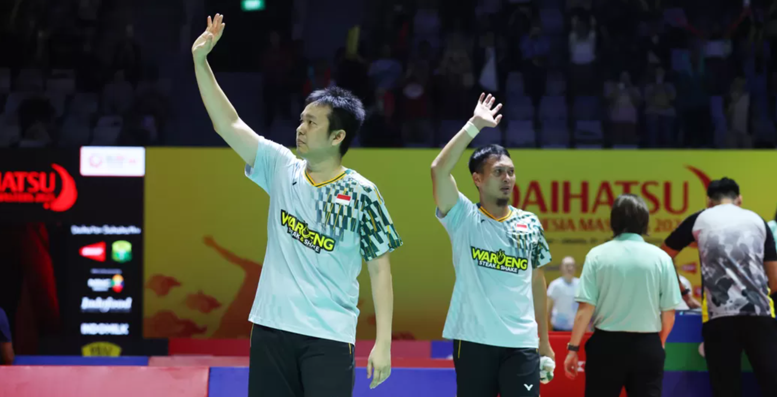 GANTUNG RAKET: Mohammad Ahsan dan Hendra Setiawan resmi gantung raket setelah tersingkir di Indonesia Masters 2025. (JPG)